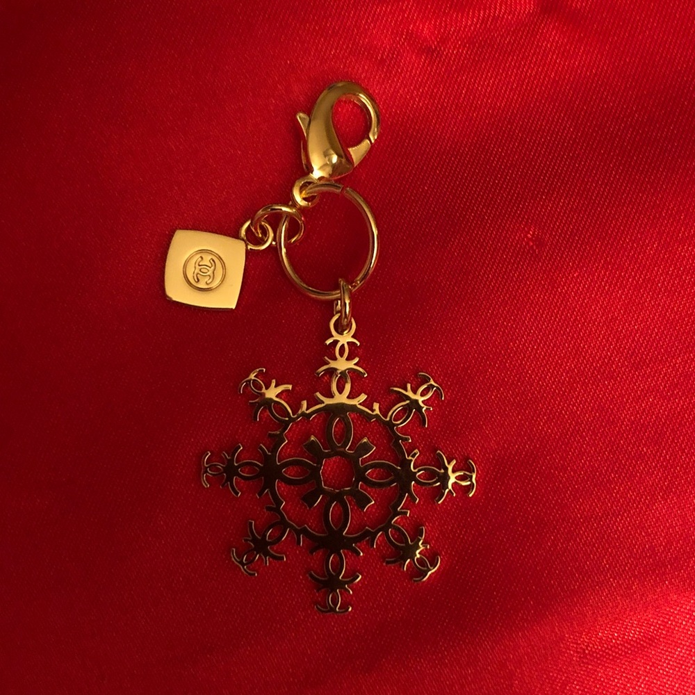 CHANEL Gold-Tone Snowflake Charm